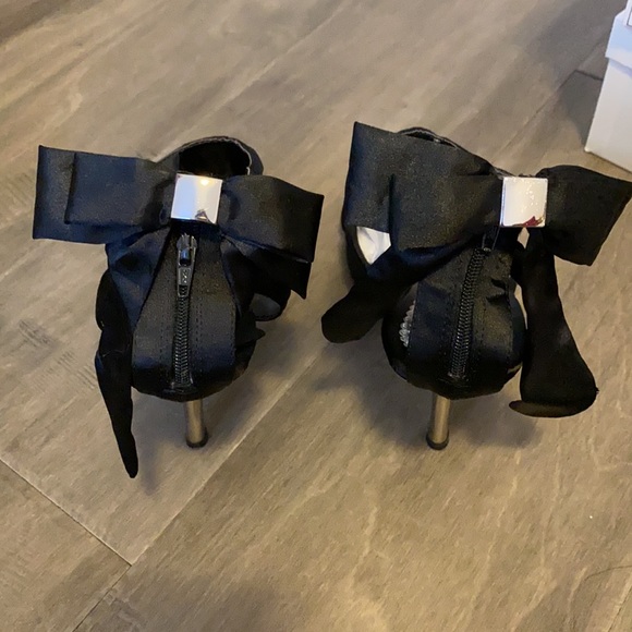 Dressy satin black heels w/bow in back - Picture 2 of 3